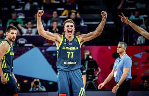 足球比赛中哪些动作最易受伤？（足球赛场上哪些动作最容易导致受伤？）