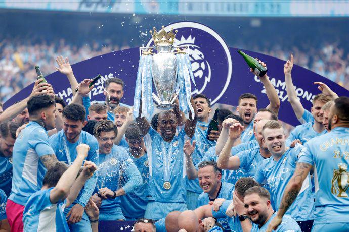 布克称雷霆防守靠拉扯！戴格诺特：我们只专注于球场实际表现（布克批雷霆防守靠拉扯，戴格诺特回应：我们只关注场上实际表现）