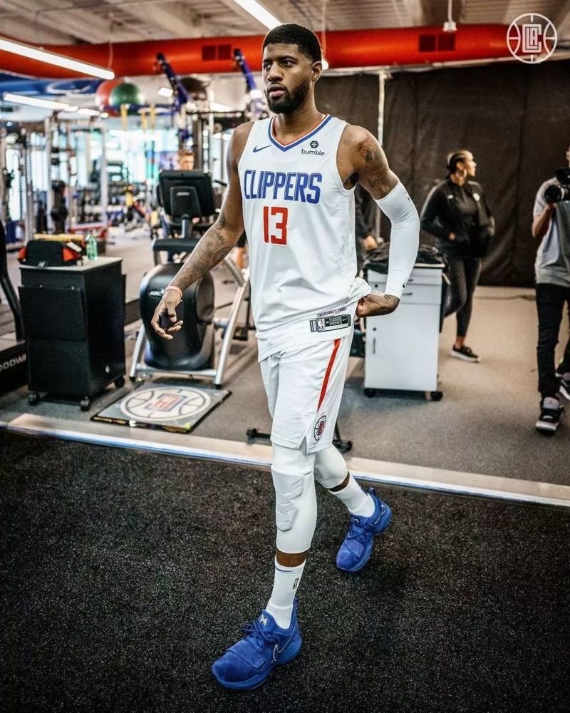 每体：对阵切尔西时，费尔明就是带伤出战（每体：费尔明对阵切尔西时带伤登场）