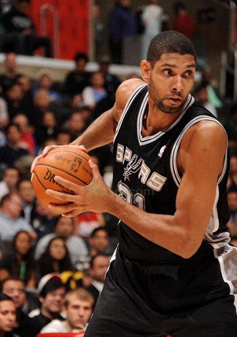 第3次当选，官方：乔纳森-戴维当选2025年加拿大最佳男足球员（官方宣布：乔纳森-戴维第三次荣膺2025年加拿大年度最佳男足球员）