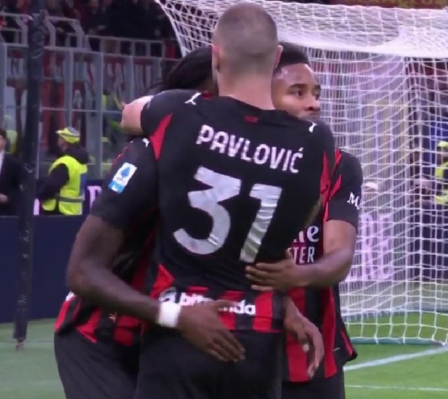 内线大闸：赫夫盖帽总数和2+盖帽场次均排联盟第一（禁区守护神：赫夫盖帽总数与2+盖帽场次双双领跑联盟）