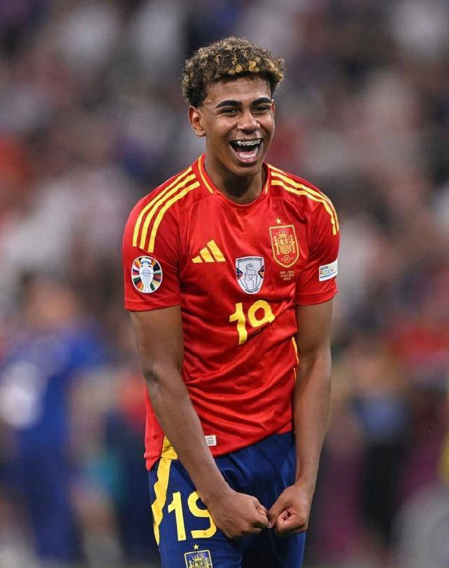 魏祥鑫入选德转圣诞倒计时特辑，成第21个被介绍的足球天才（德转圣诞倒计时特辑点名魏祥鑫，他是第21位亮相的足球新星）