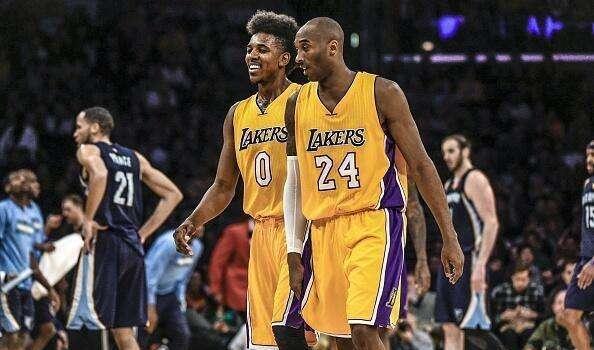 杰伦·布朗本赛季场均得分来到29，队史上仅次于塔图姆和伯德（杰伦·布朗本季场均29分，队史仅逊塔图姆与伯德）