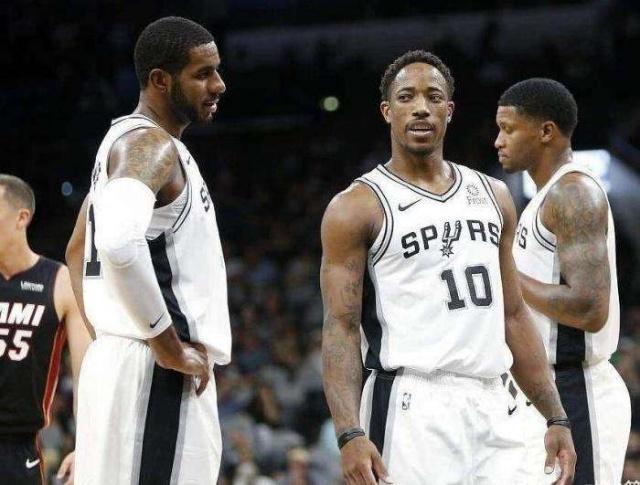 多家媒体：萨拉赫将入选战布莱顿大名单，该决定由斯洛特做出（斯洛特拍板，萨拉赫入选战布莱顿名单，已获多家媒体证实）