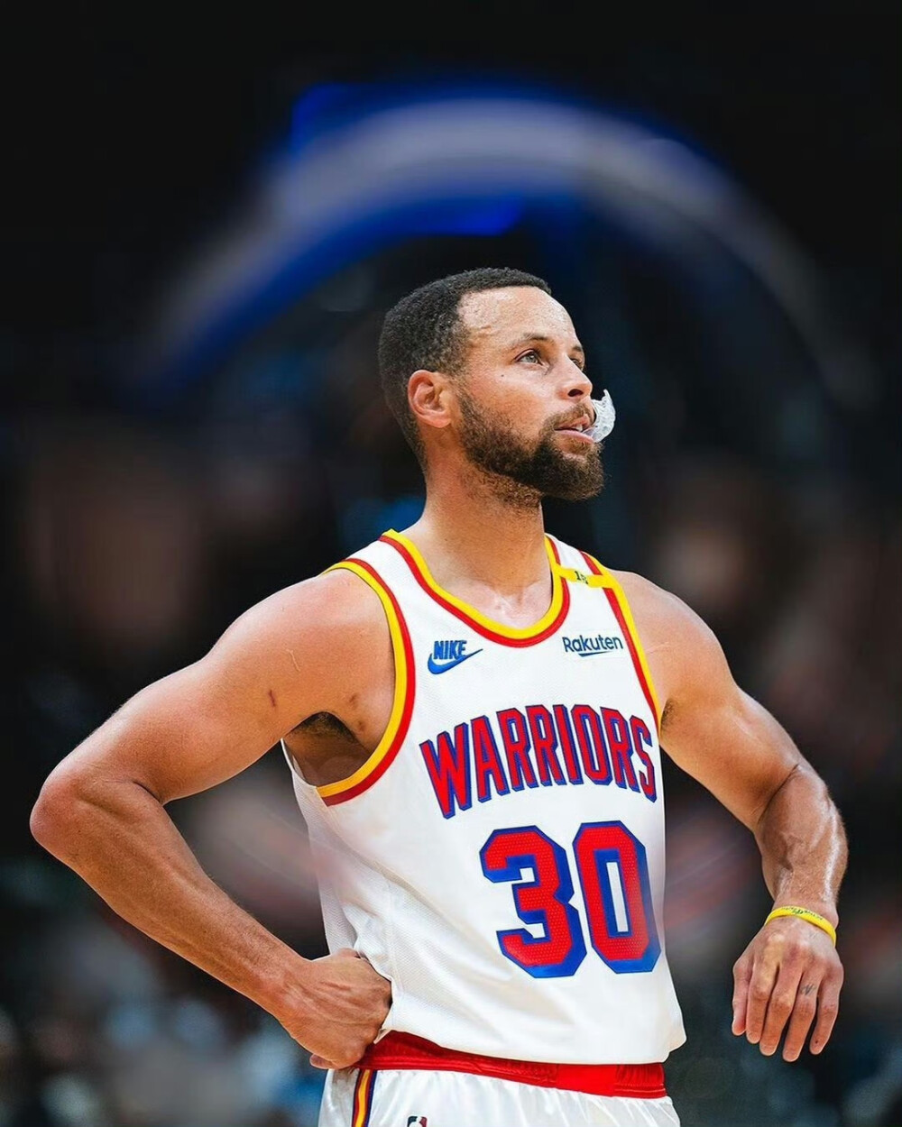 外线不准啊！小卡上半场两分6中6得到12分 三分线外4投0中（手感两极分化！小卡半场两分6中6拿12分，三分4投全失）