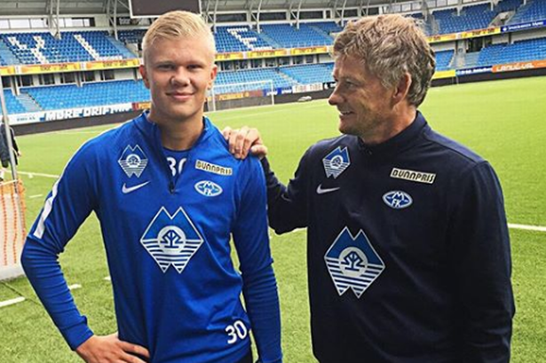 老将关键铲断救险，成全场转折点（老将神勇铲断化险，成为比赛拐点）