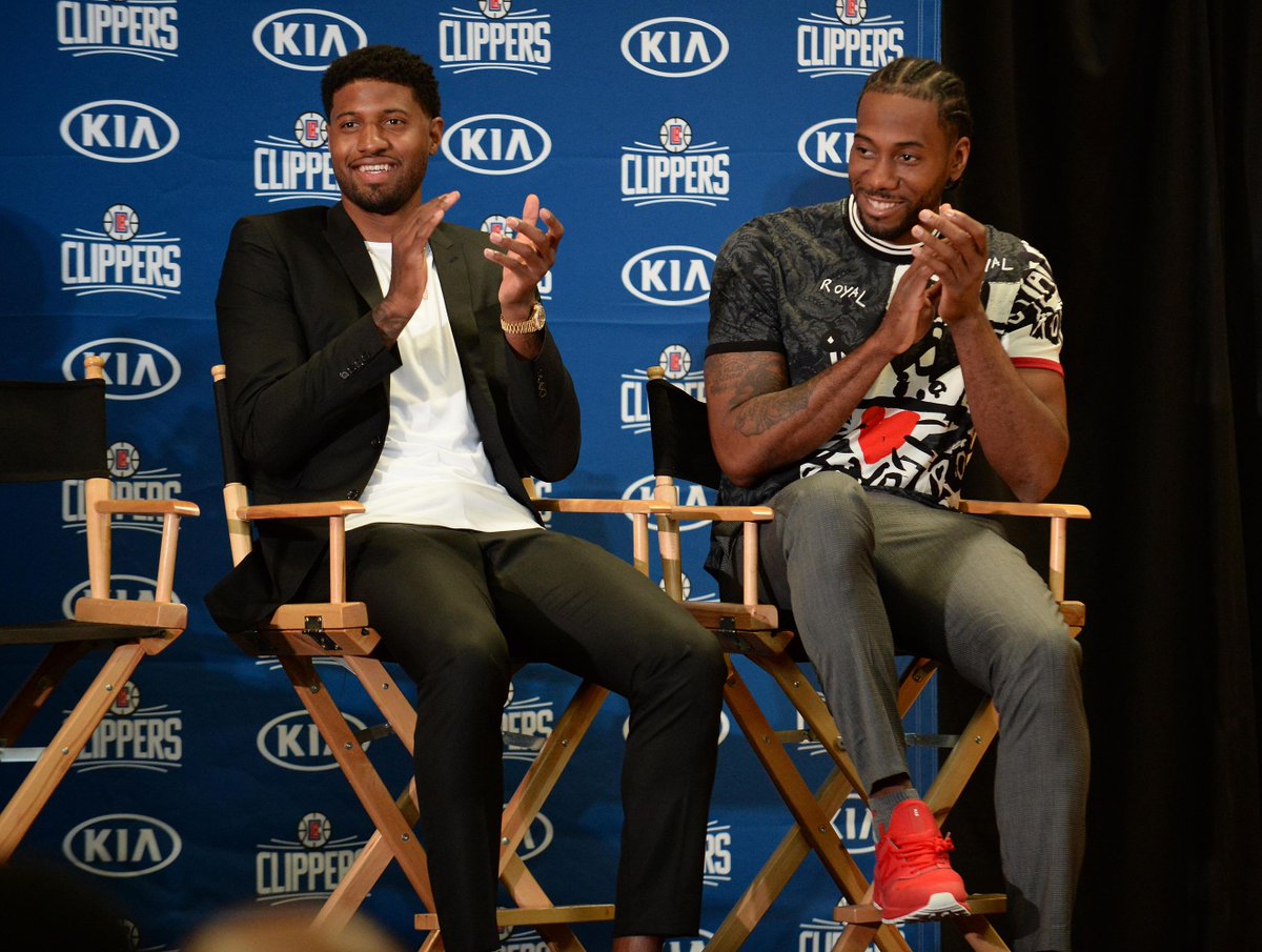 弗兰克：中国非常自由和安全，商品非常便宜，菜味道出奇地好（弗兰克：中国既自由又安全，物价实惠，菜品出奇好吃）