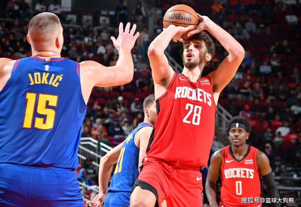 勇士让无爱德华兹的狼队拿到127分，此前3场连续失分不过百（勇士防线崩：缺少爱德华兹的森林狼砍下127分，前3场对手均未破百）