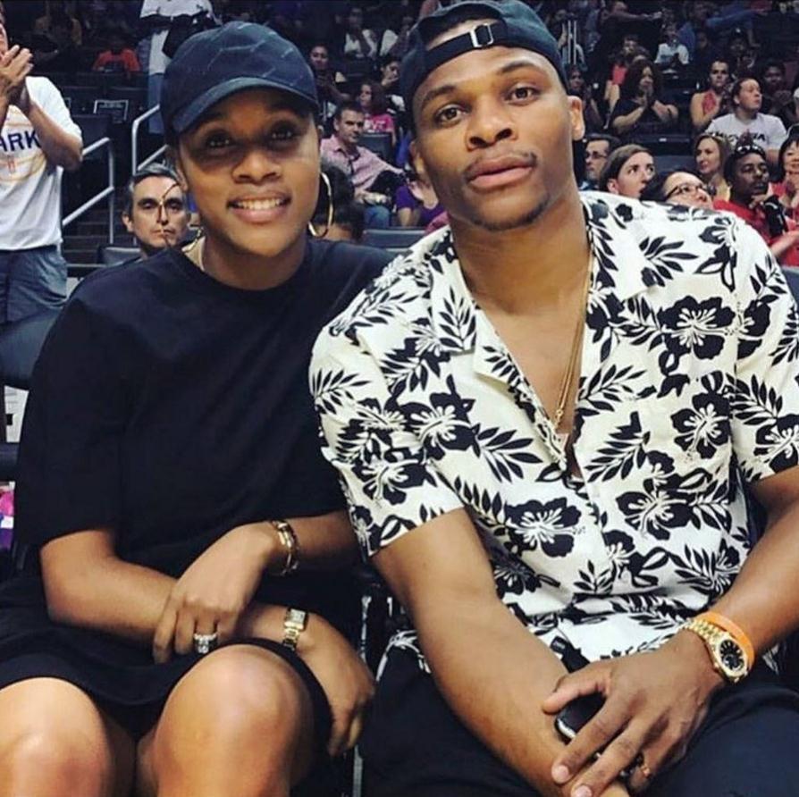 因排名垫底多名球员家人遭死亡威胁，佛罗伦萨官方表示谴责（排名垫底致多名球员家属遭死亡威胁，佛罗伦萨俱乐部予以强烈谴责）