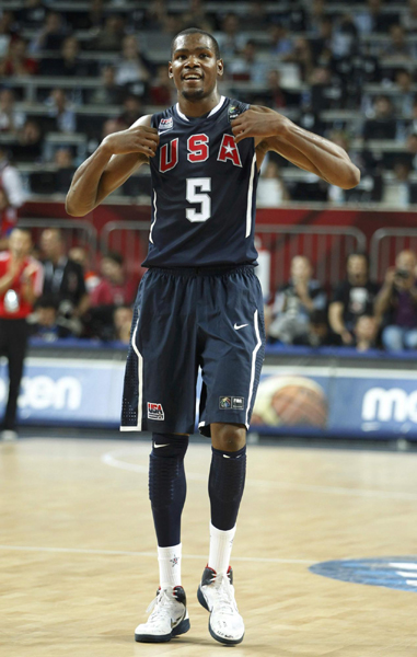 海外博主：C罗亲自联系B费，希望他能加盟利雅得胜利（据海外博主爆料，C罗主动联系B费，邀请其加盟利雅得胜利）