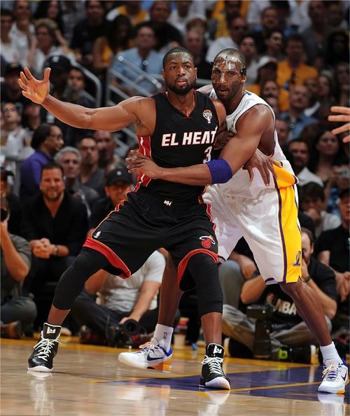 二象性，海港去年进96球刷中超纪录，今年丢44球刷冠军队纪录（海港两面性：去年96球创中超纪录，今年失44球成冠军队失球最多）