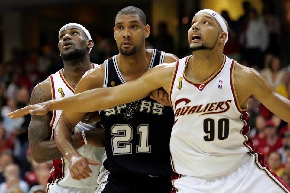 4场攻入3球，38岁瓦尔迪当选意甲11月最佳球员（4场3球！38岁瓦尔迪荣膺意甲11月最佳球员）