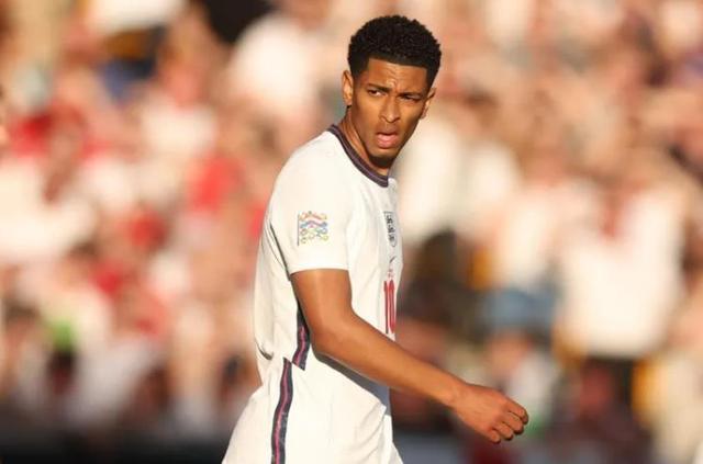 东契奇34+12+7独享历史第1，艾顿两双里夫斯33分，湖人轻取鹈鹕（东契奇34+12+7登顶历史第一，艾顿两双里夫斯33分，湖人轻松击败鹈鹕）