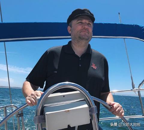 西甲射手榜：姆巴佩16球领跑！费兰-托雷斯11球紧随其后！（西甲射手榜：姆巴佩16球居首，费兰-托雷斯以11球紧追其后）