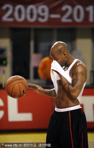 骄傲容易滋生狭隘，亚冠是为国出战，所以这个时候中超俱乐部注意配合（谨防自满走向狭隘，亚冠为国而战，中超俱乐部当同心协力）