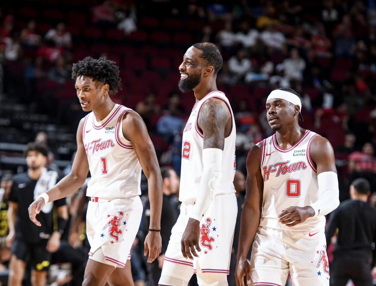 安东尼奥：拜合拉木一直在给球队带来帮助；我让球员远离外界评论（安东尼奥谈拜合拉木：他持续为球队做贡献，我要求球员远离外界舆论）